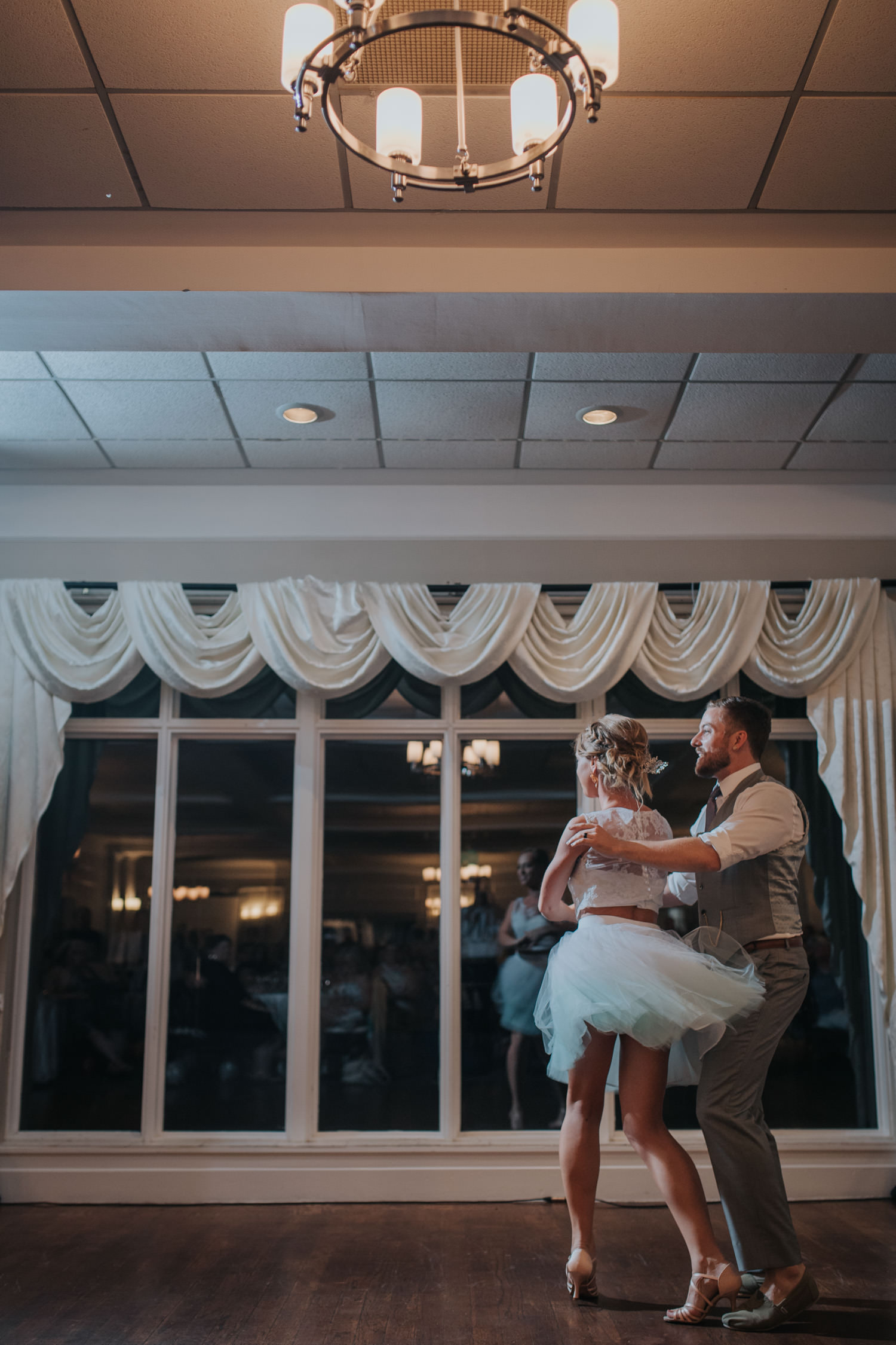 Elm Hurst Inn Weddinng Reception First Dance