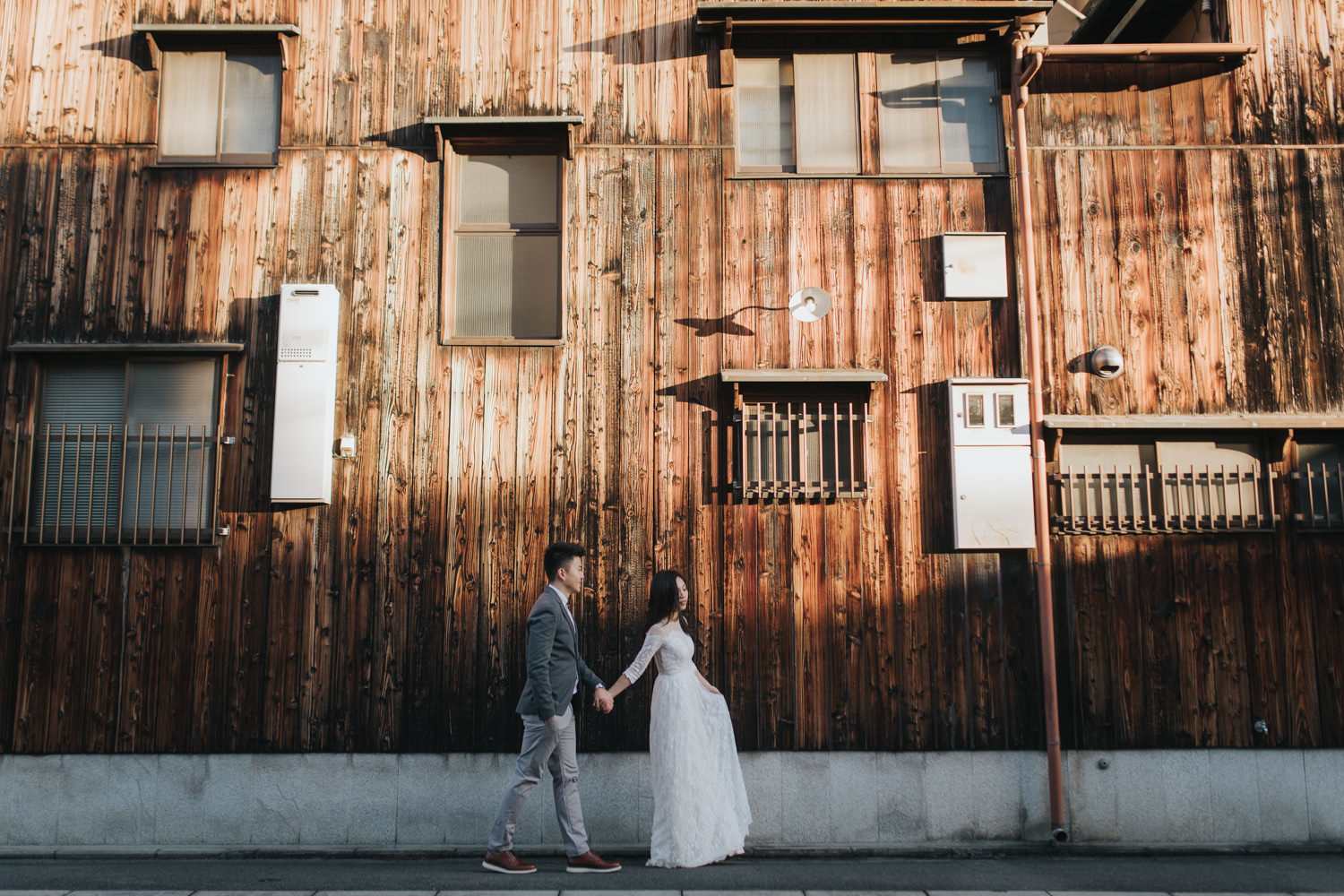Japan Destination Wedding Photographer at Gion district in Kyoto