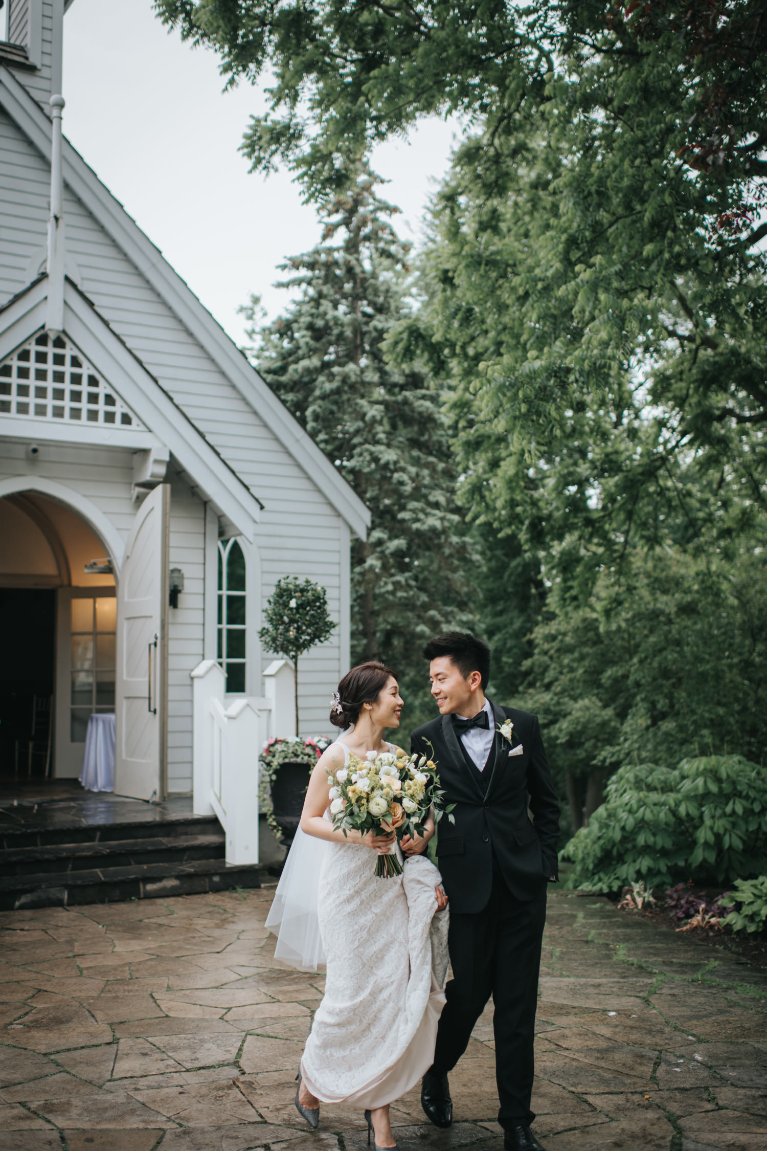 Doctor's House wedding ceremony raining outdoor romantic photo
