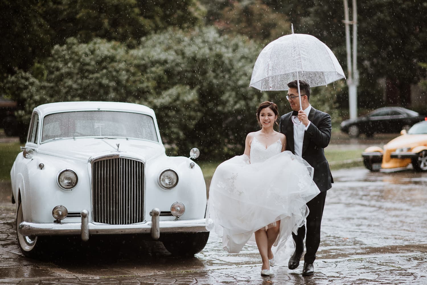 Toronto Liberty Grand Wedding Photography in the rain