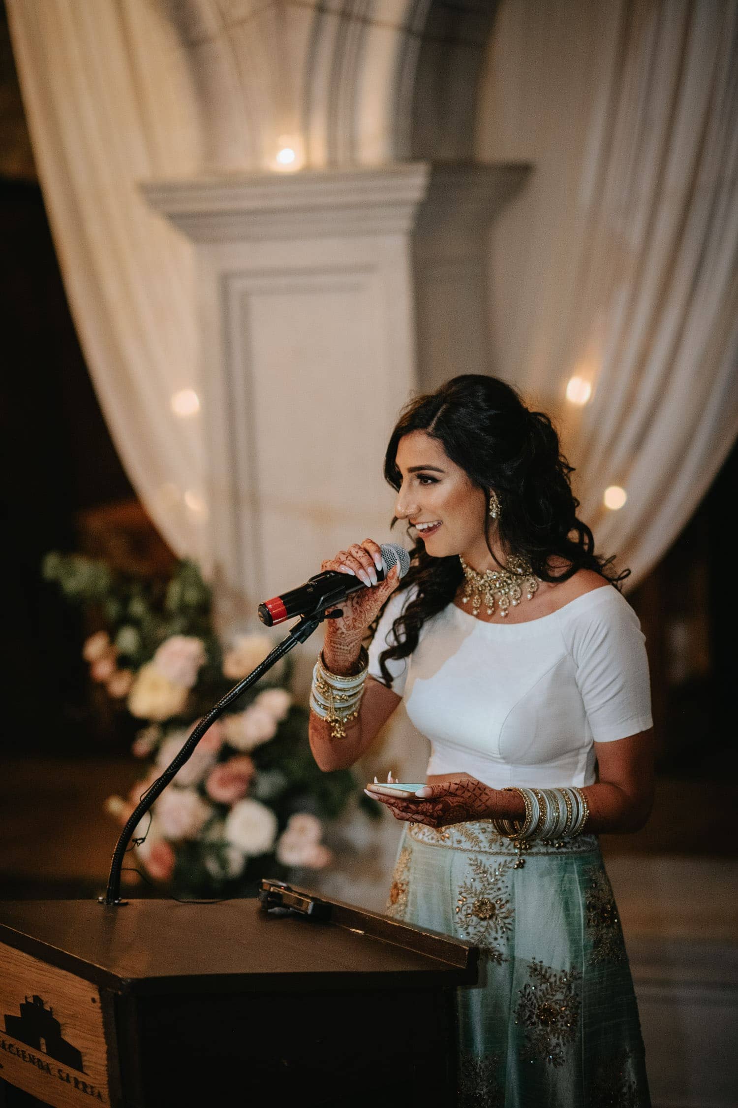 Bride giving wedding speech during the reception in Hacienda Sarria