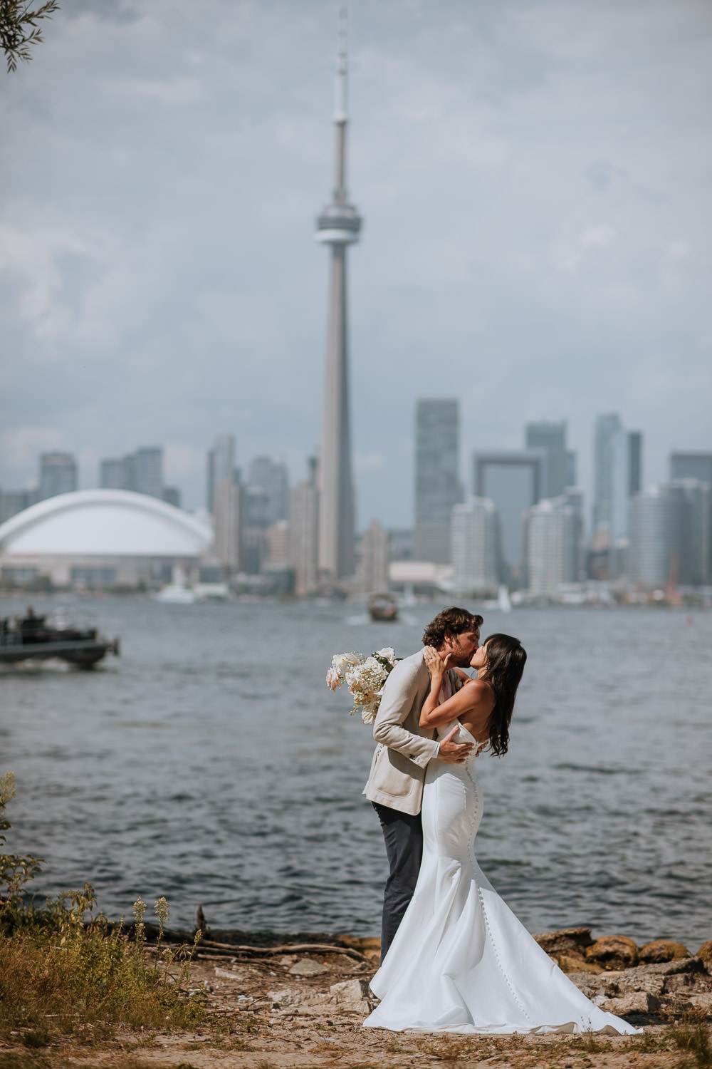 Micro Wedding Photo at the Toronto Island overlook the Toronto Skyline