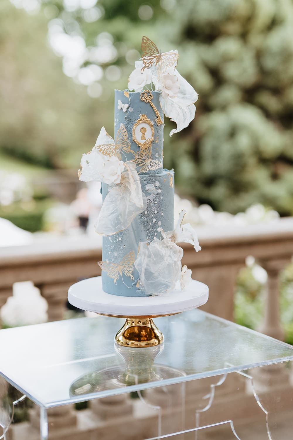 A blue custom cake featuring a lock and key at at the graydon hall wedding reception