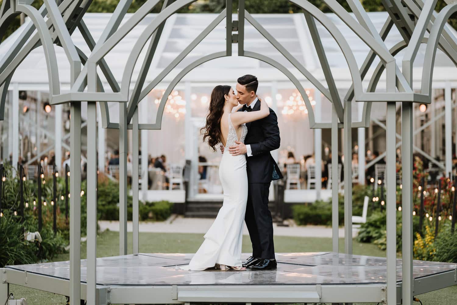 sunset bride and groom portrait at the garden of Casa Loma